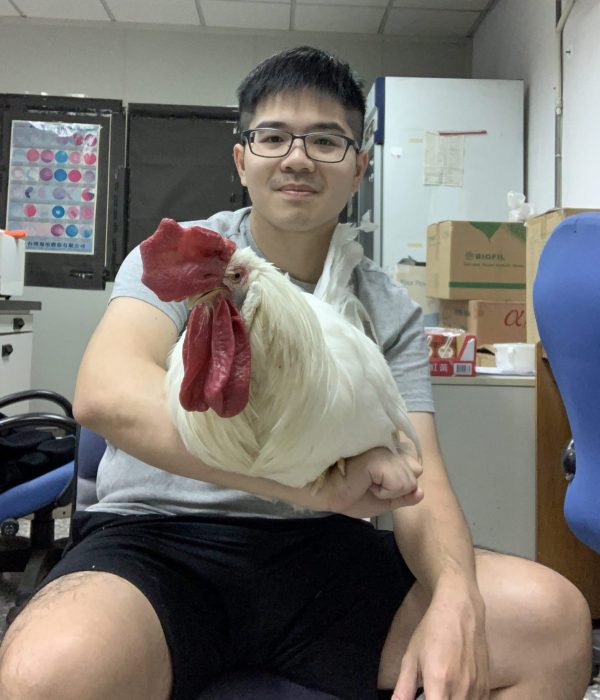我與寶貝阿啾,陪著我經歷研究所直到結婚,攝於2019年夏天。